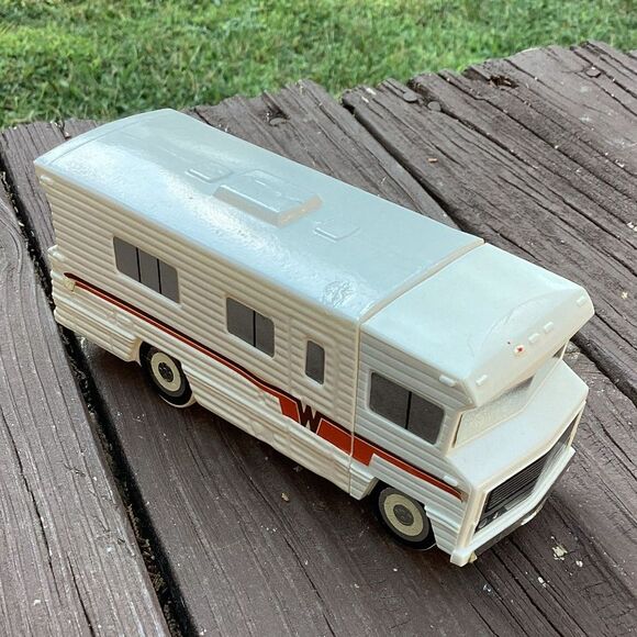 Vintage Winnebago RV Avon Aftershave FULL 1970s Camper Motorhome Collectible - Picture 1 of 6